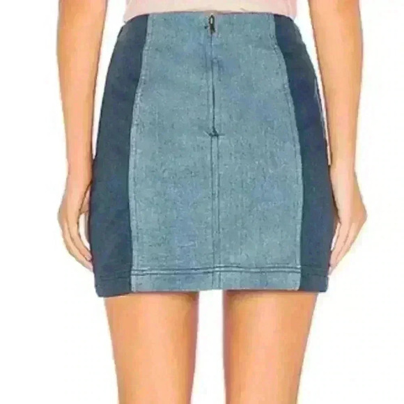 Free People Modern Femme Denim Mini Skirt Two Tone Blue Color Block Sz 4 - Picture 2 of 6